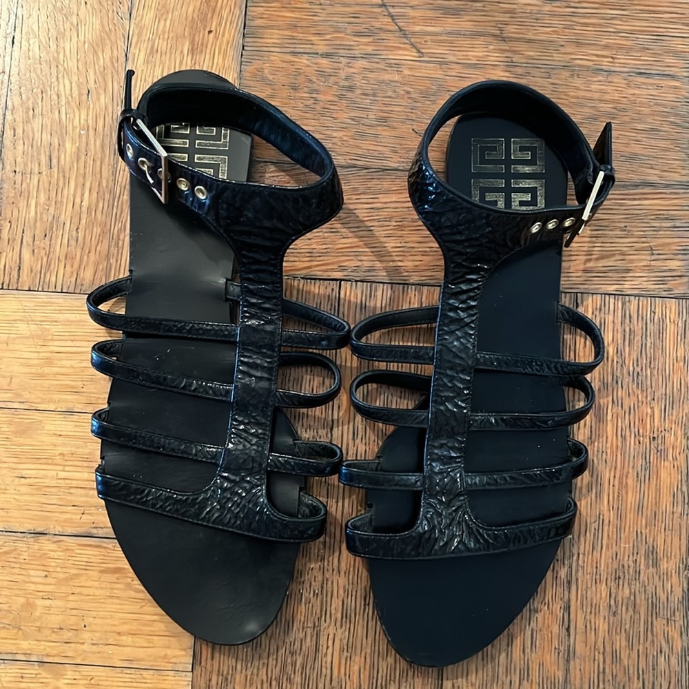 Givenchy crocodile style leather gladiator sandals with gold detail. Gorge! 👡